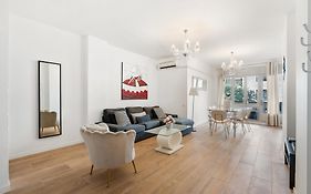 Fridays Flats Spacious 4Br Family Retreat