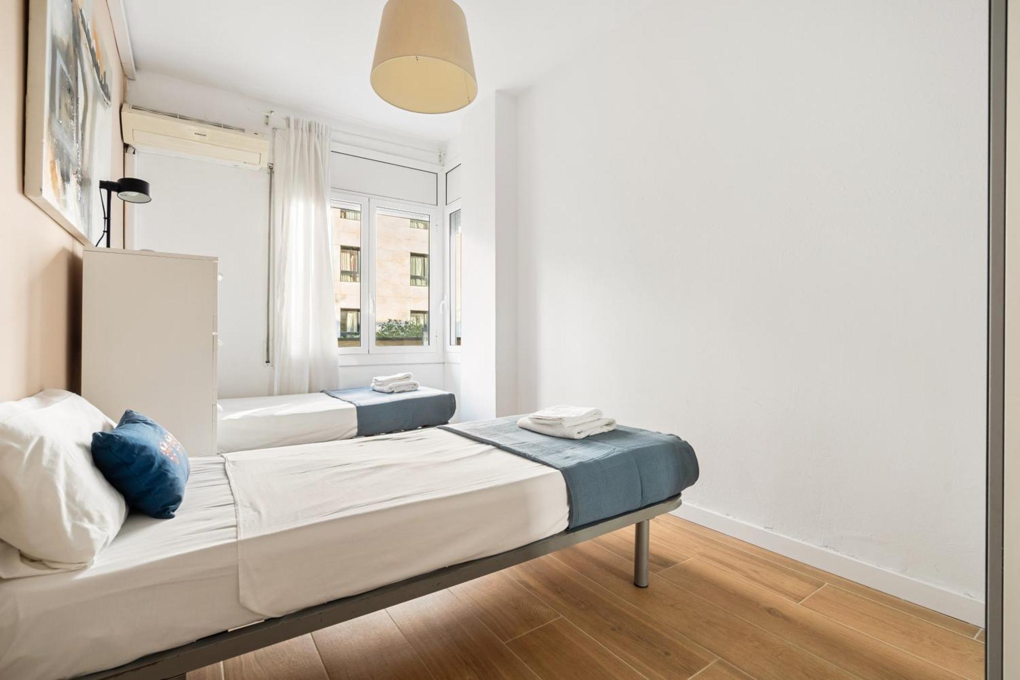 Fridays Flats Spacious 4Br Family Retreat Barcellona Esterno foto